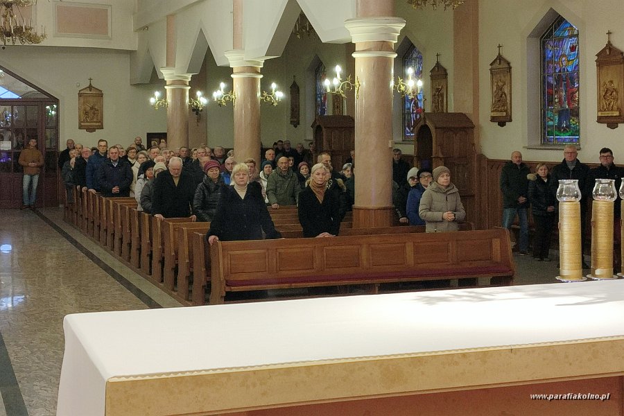 06 Niedziela - msza poranna.jpg